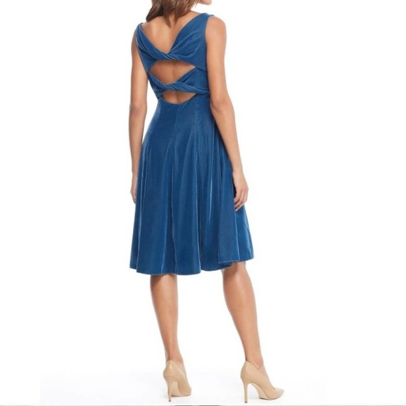 Gal Meets Glam Christine Fir Green Velvet Dress 6 - Picture 6 of 11